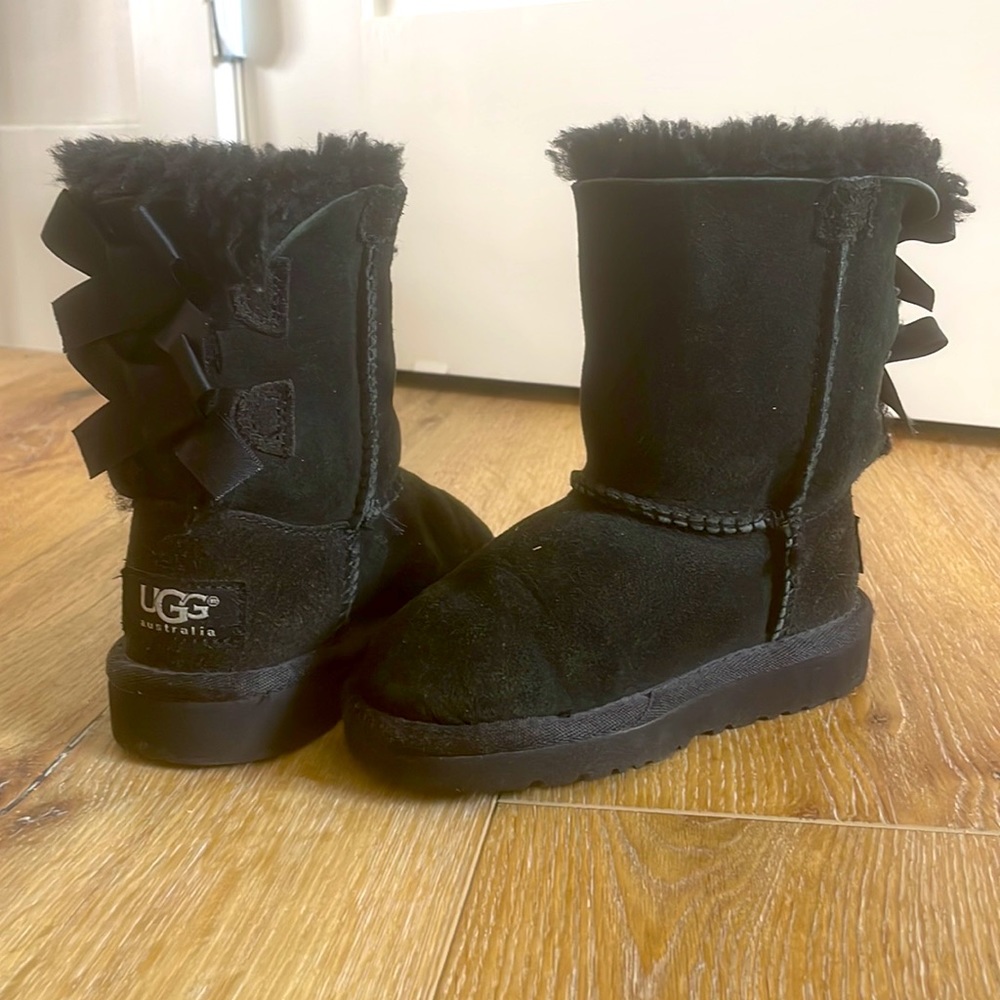 LIKE NEW Toddler Girls UGG Bailey Bow II Boots | Toddler Size 7, Black